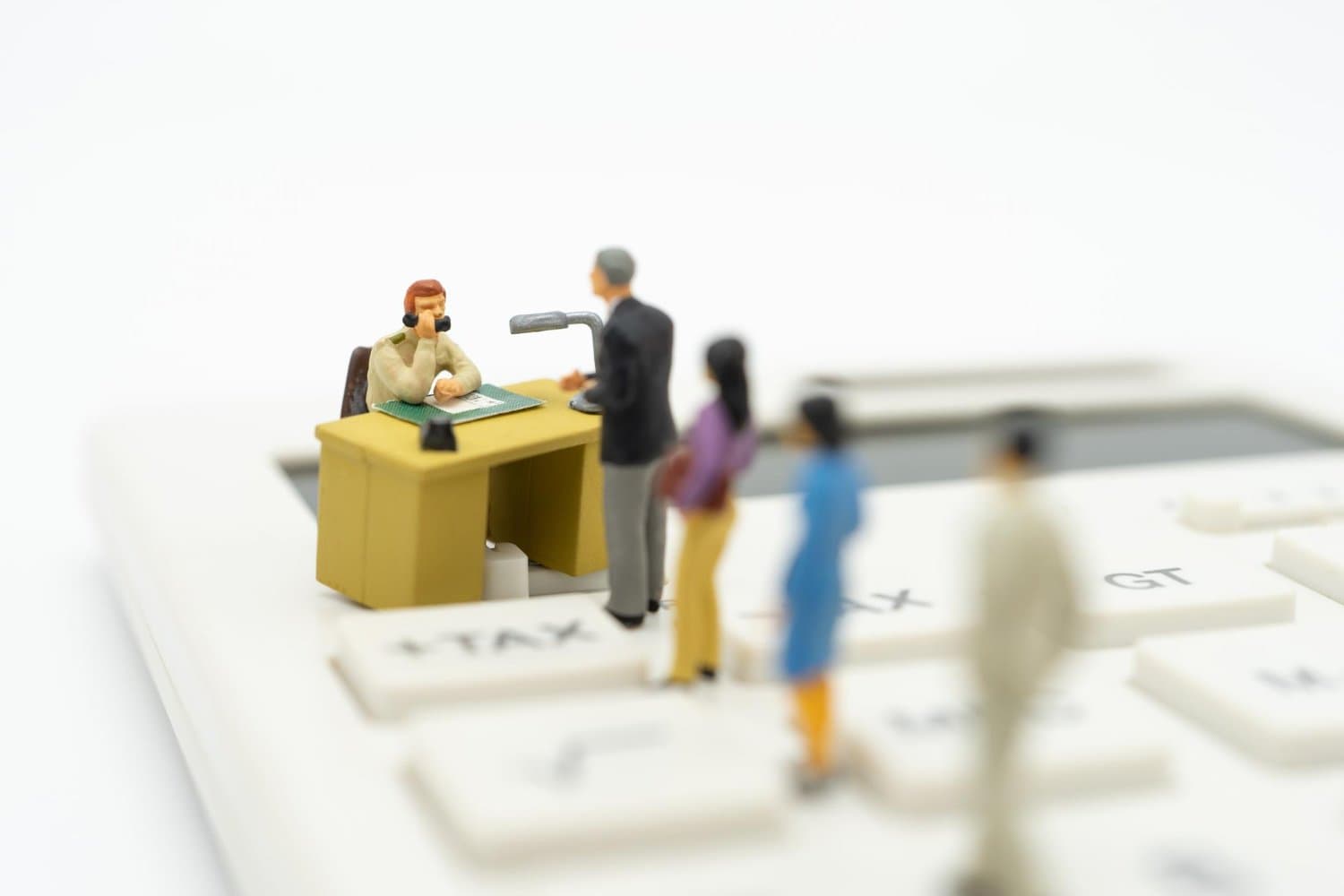 How SIPP works: A SIPP lets you open an account, make tax-relieved contributions, invest flexibly, access funds from age 55 (57 from 2028), and pass benefits to heirs tax-efficiently.