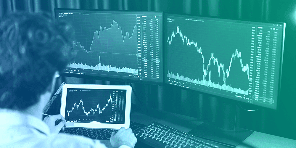 Active vs Passive Investing for UK Expats: What Are the Key Differences?